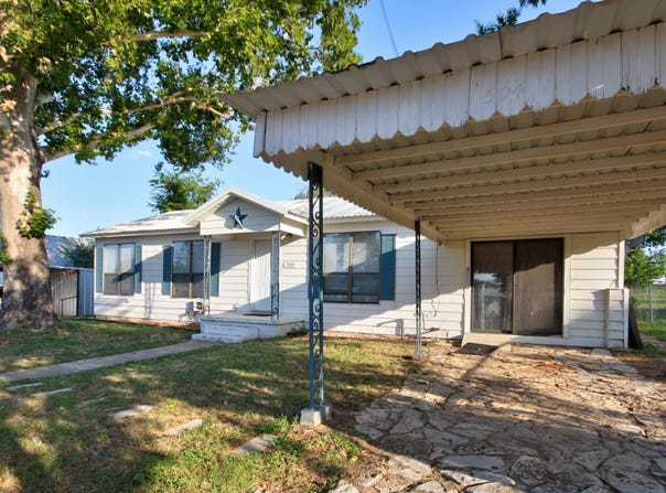 504 E Green Street, Llano, TX 78643