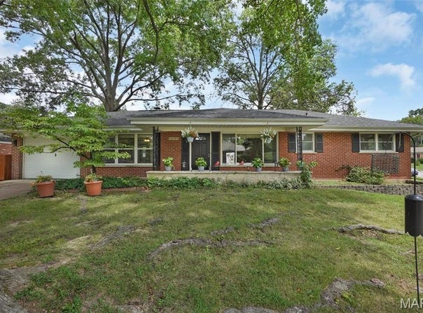 10029 Barberton Drive, MO 63126