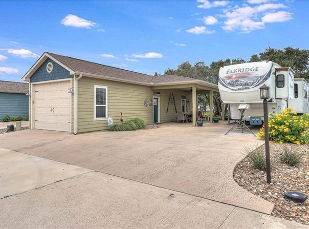 77 Augusta Circle, Aransas Pass, TX 78336