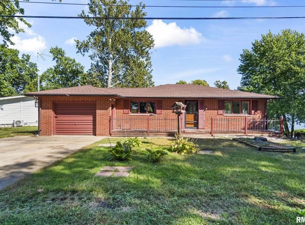 34 APPLE Lane, Petersburg, IL 62675