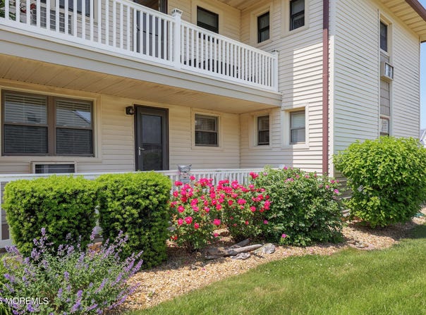 89 Wharfside Drive, Monmouth Beach, NJ 07750