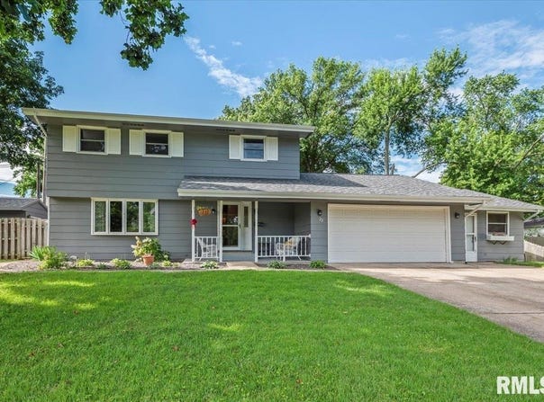 22 Bonniebrook Road, Chatham, IL 62629