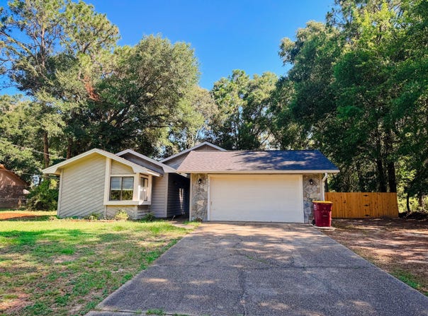 102 Springwood Circle Circle, Crestview, FL 32536