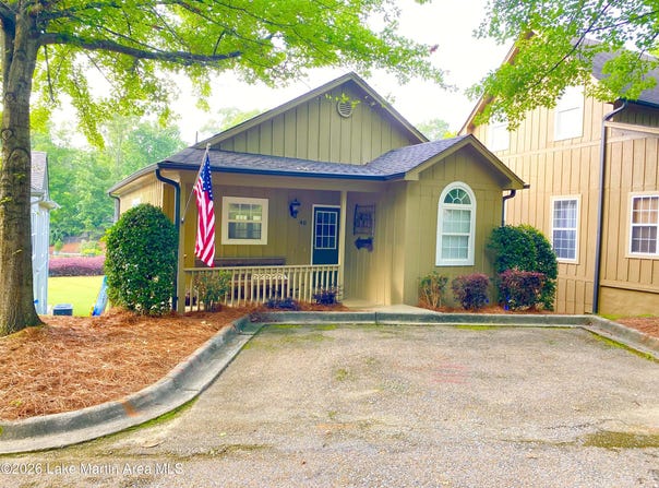 40 Honeysuckle Ln, Eclectic, AL 36024