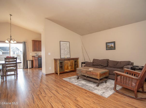 7938 W KAYAK CT, Rathdrum, ID 83858
