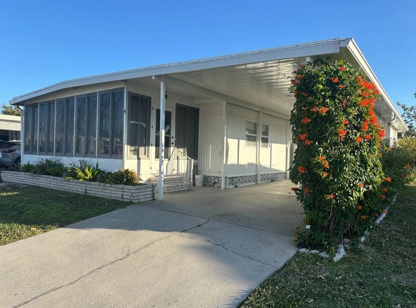 39  7th St. E, Nokomis, FL 34275