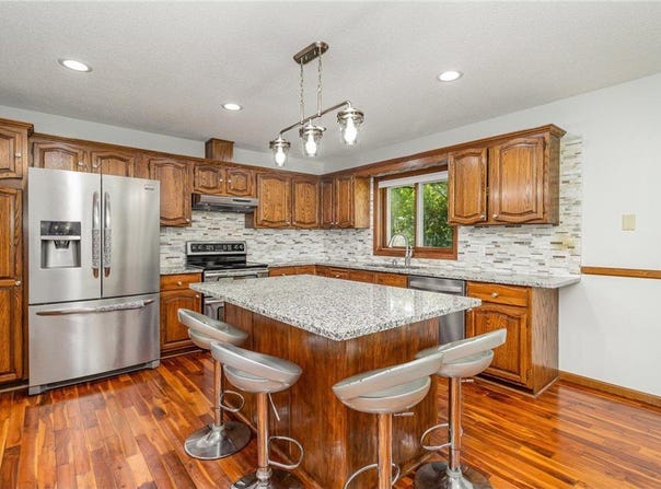 2546 Hazelwood Street, Maplewood, MN 55109