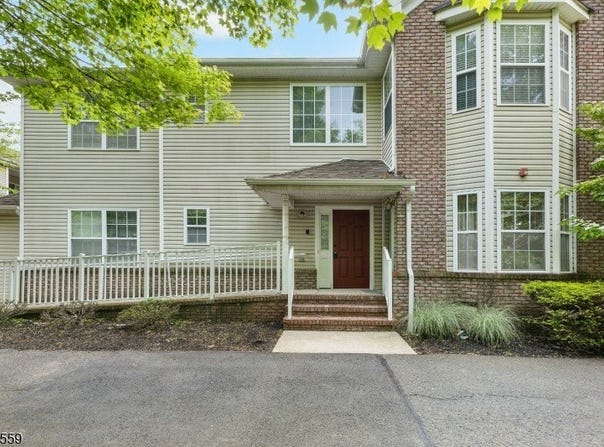 107 Forest Dr, Piscataway Twp., NJ 08854-2275