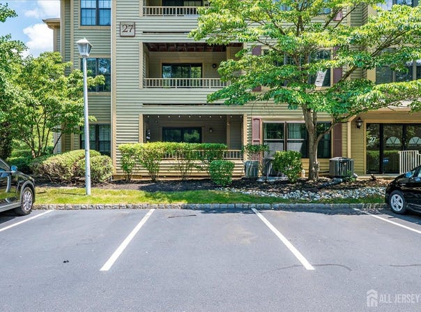 2701 Ridgefield Court, Helmetta, NJ 08828