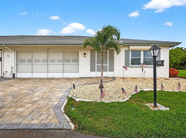 2201 HARTLEBURY WAY, SUN CITY CENTER, FL 33573