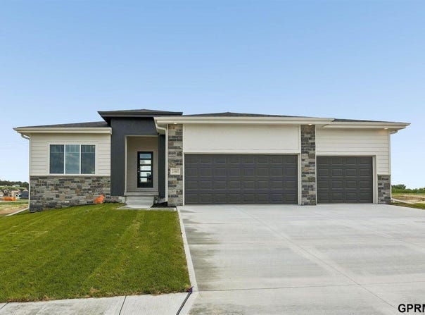21907 McClellan Drive, Gretna, NE 68028
