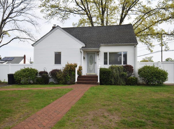 175 27th Street, Copiague, NY 11726