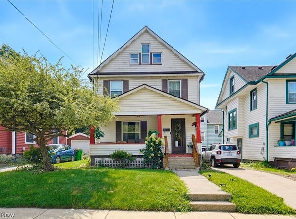 982 W Hopocan Avenue, Barberton, OH 44203