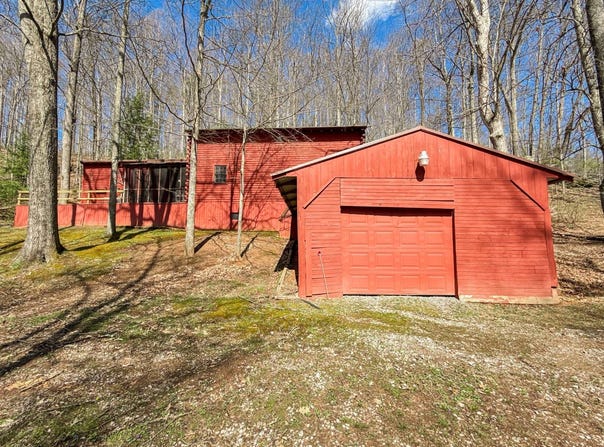 650 Quail Hollow, Glenville, WV 26351