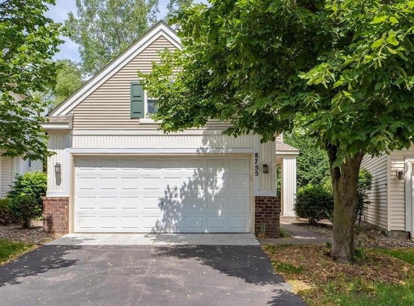8755 N Bay Drive, Chanhassen, MN 55317
