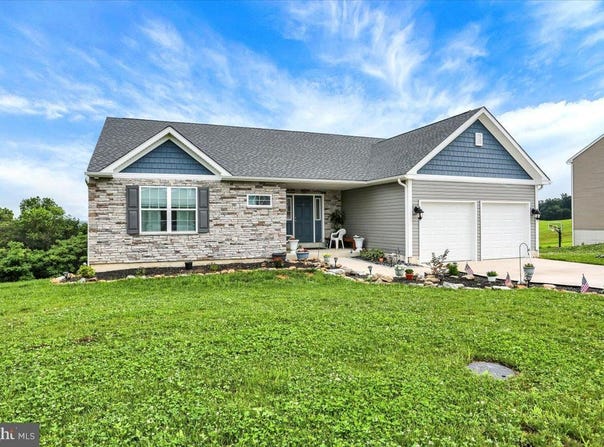 203 IDA RED DRIVE, LEESPORT, PA 19533