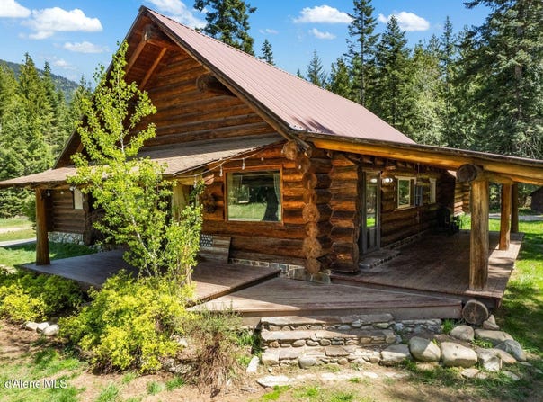 76 Shadow Valley Ln, Clark Fork, ID 83811