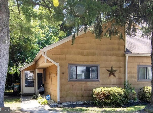 15 DOVER DRIVE, LINDENWOLD, NJ 08021
