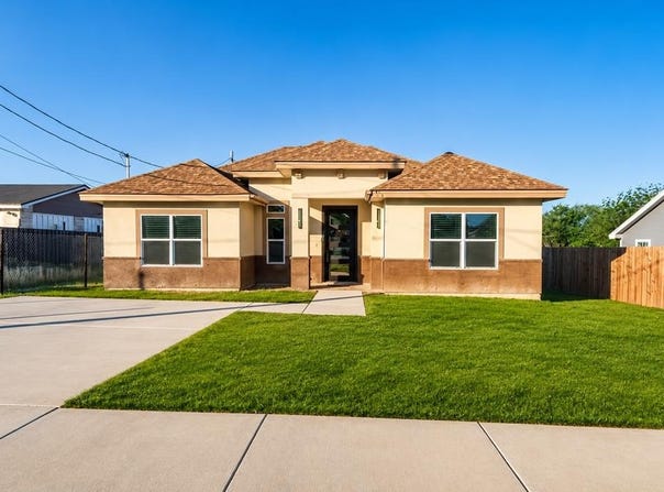 61 School Circle, Eagle Pass, TX 78852