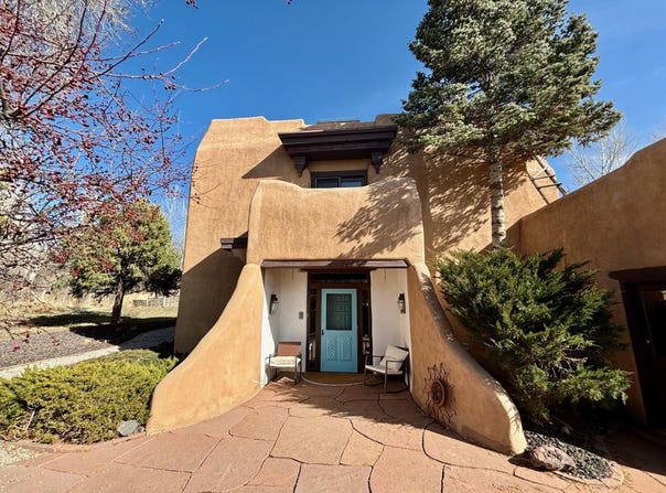 325 Spruce Lane, Taos, NM 87571