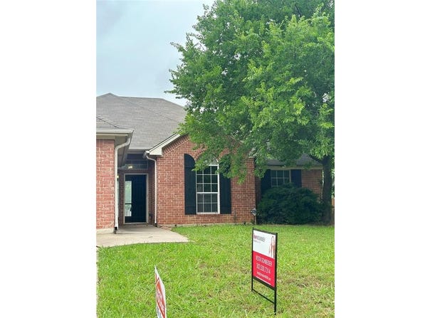 803 W Lonesome Dove Trail, Arlington, TX 76001