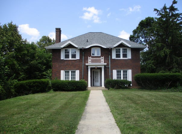1912 Moores River Drive, Lansing, MI 48910