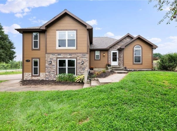 17921 Fairmount Road, Tonganoxie, KS 66086