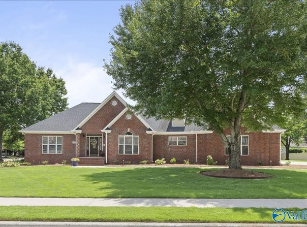 2852 Hampton Cove Way, Hampton Cove, AL 35763