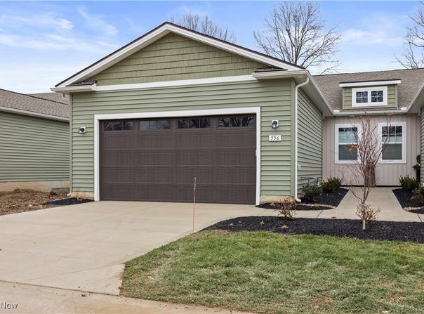 556 Eldemire Lane, Elyria, OH 44035