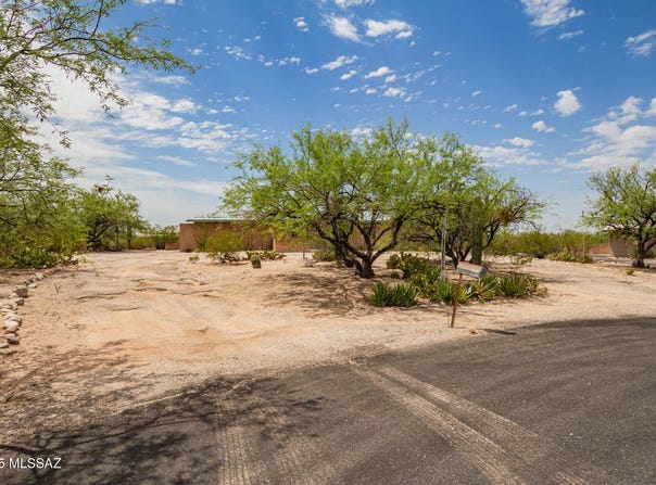 8920 E Tano Place, Tucson, AZ 85749