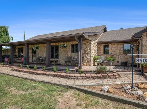 8808 D Highway, Napoleon, MO 64074