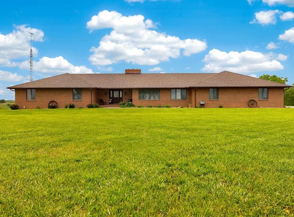 21830 P RD, Holton, KS 66436
