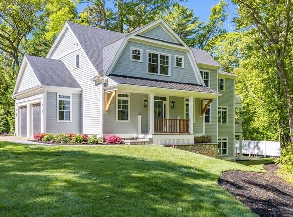 3 Red Brook Pond Drive, Cataumet, MA 02534