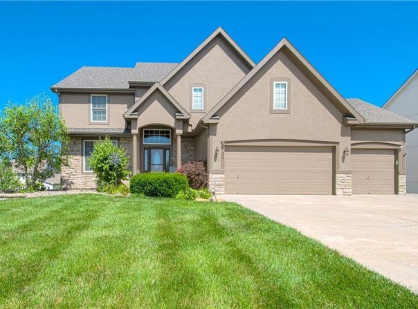 9624 N Arlington Avenue, Kansas City, MO 64158