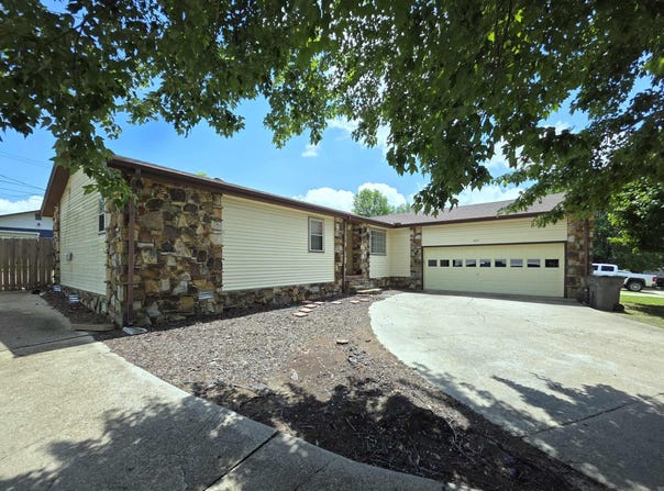 207 Keasler Drive, Paragould, AR 72450