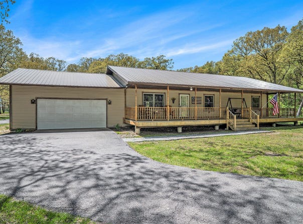 889 E 1500 N, Wheatfield, IN 46392