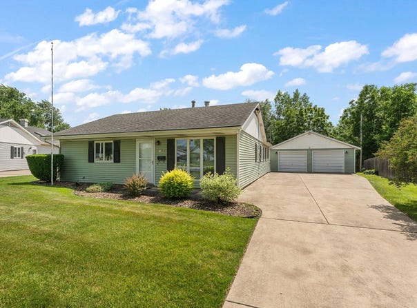 1944 S Park Avenue, Schererville, IN 46375