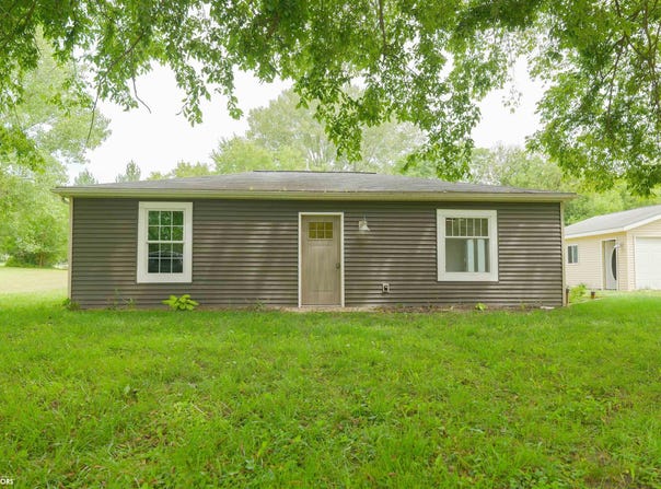 5164 Augusta Main Road, Burlington, IA 52658