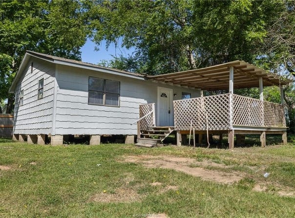 1303 West Main Street, Madisonville, TX 77864