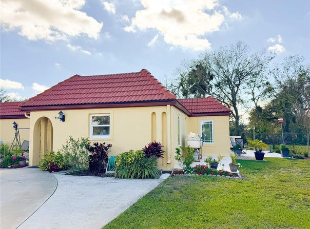 916 W FAITH CIRCLE, BRADENTON, FL 34212