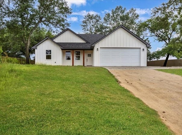 1002 E Main, Whitehouse, TX 75791