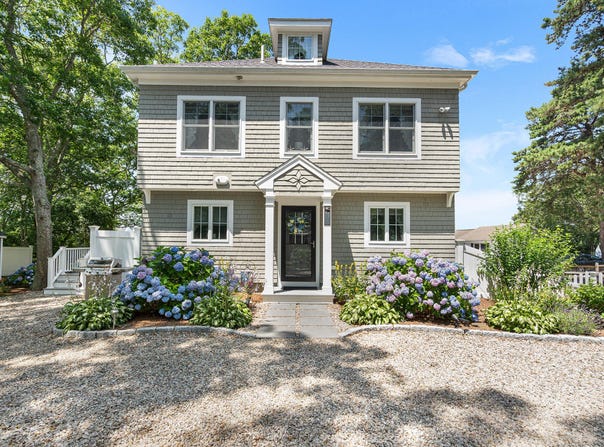10 Stanley Road, Mashpee, MA 02649