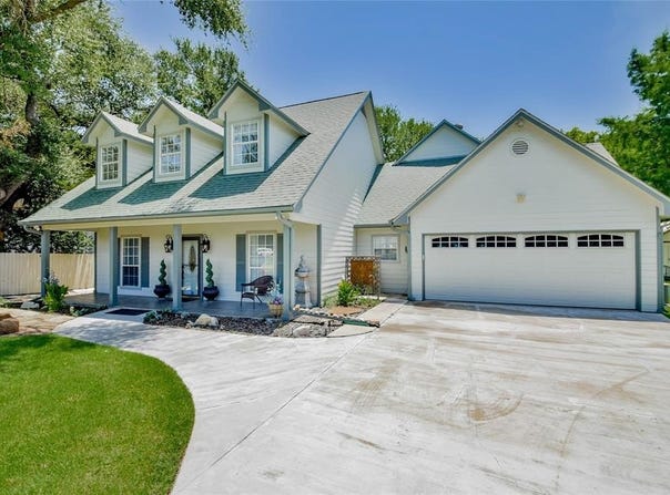 213 Granada Calle Street, Granbury, TX 76049