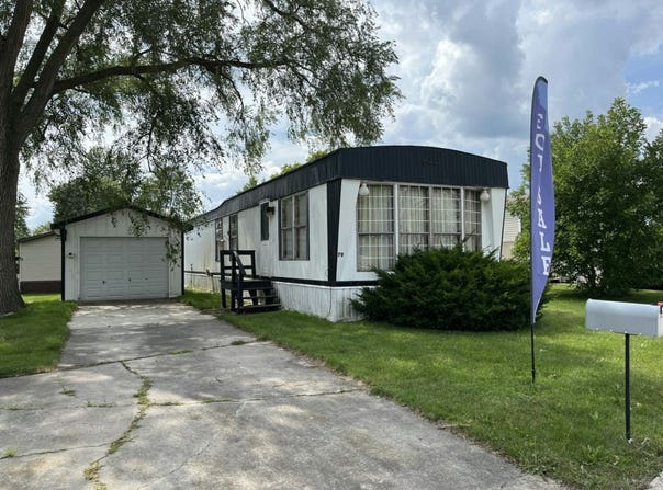 79 Robin Road, Beecher, IL 60401