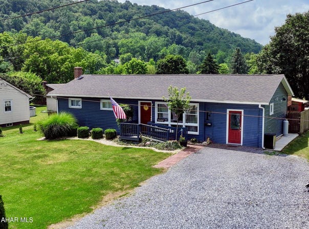 617 W Penn Street, Bedford, PA 15522