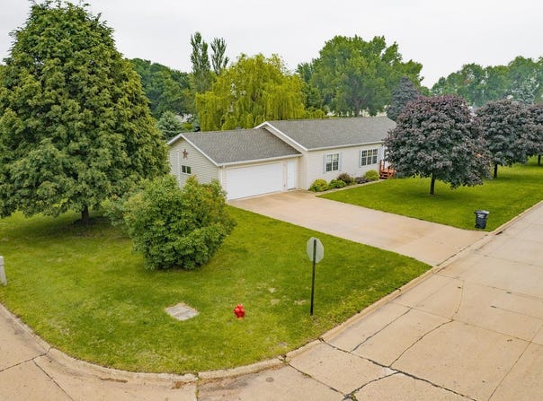 110 5th St E, Lake Park, IA 51347