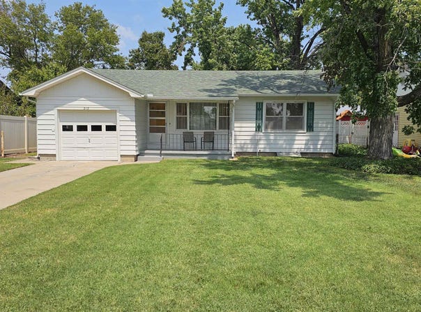 212 E Forest Ave, South Hutchinson, KS 67505