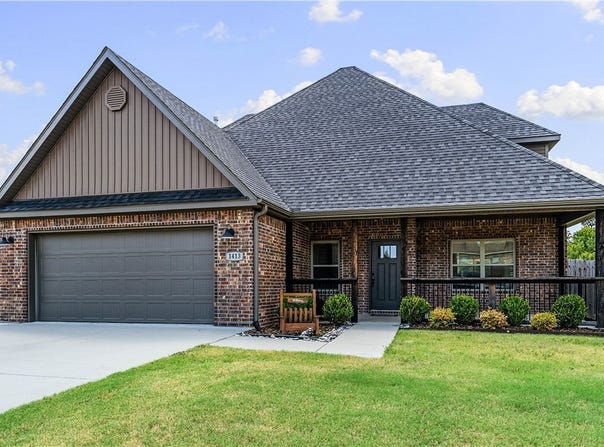 1413 Reagan Avenue, Gentry, AR 72734