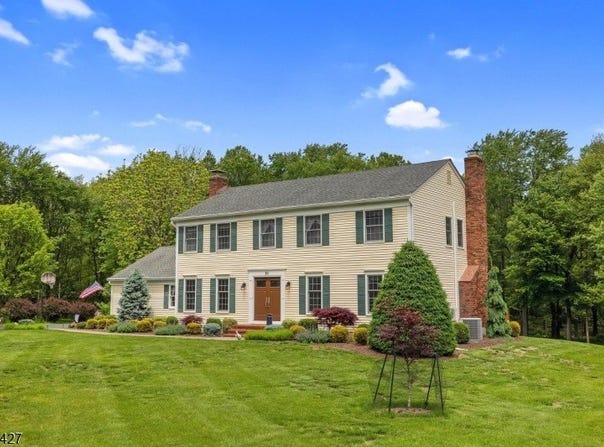 19 Bennington Dr, Mount Olive Twp., NJ 07836-9756