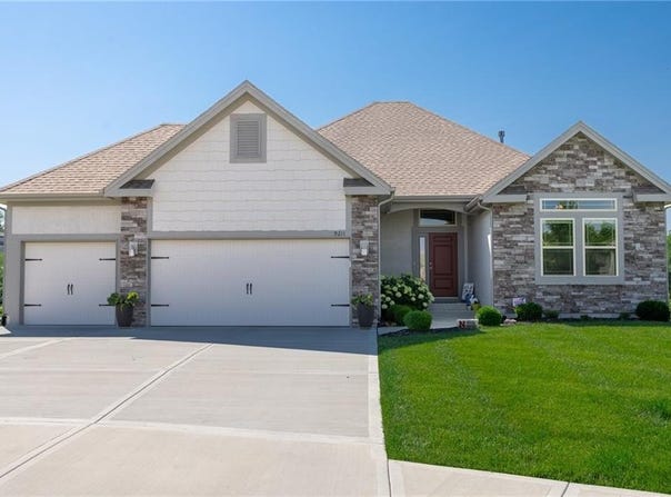 9211 NE 93rd Court, Kansas City, MO 64157